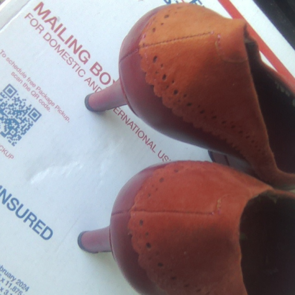 Bandolino Leather with suede trim burgundy red high heel peep toes. - Picture 4 of 9